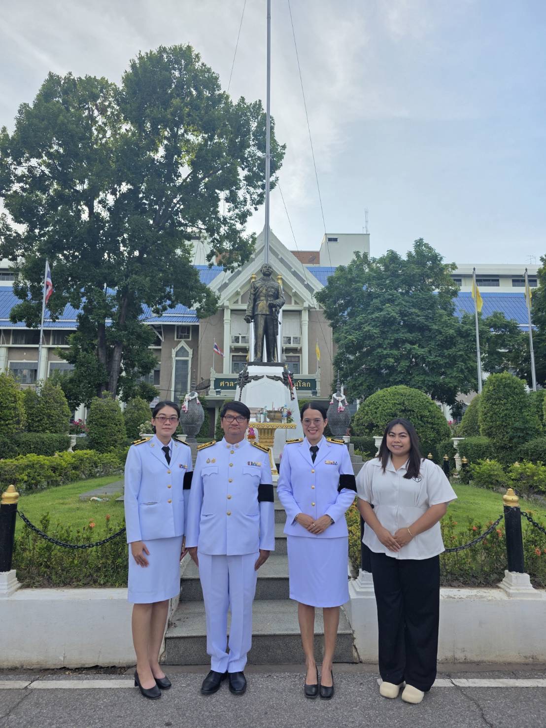 title - ส.ป.ก.พิษณุโลก ร่วมพิธีถวายเครื่องราชสักการะ วางพานพุ่ม และจุดเทียนถวายพระพรชัยมงคล เฉลิมพระเกียรติสมเด็จพระนางเจ้าฯ พระบรมราชินี